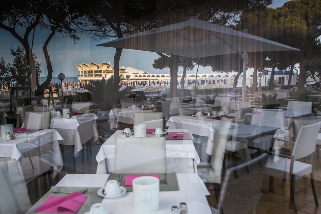 Hotel Luna Lignano Sabbiadoro Buitenkant foto