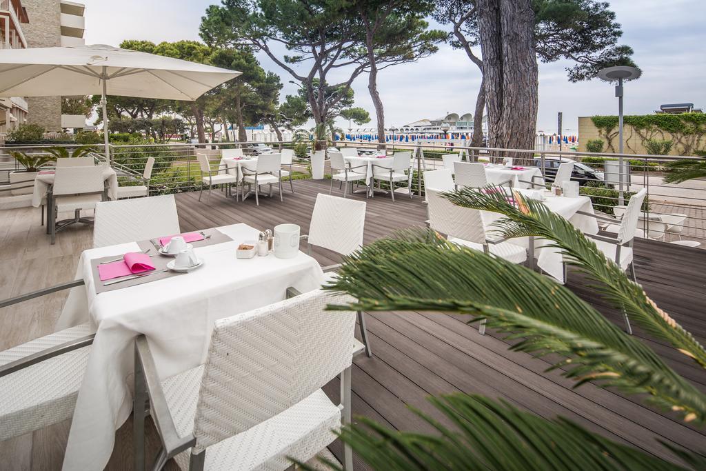 Hotel Luna Lignano Sabbiadoro Buitenkant foto