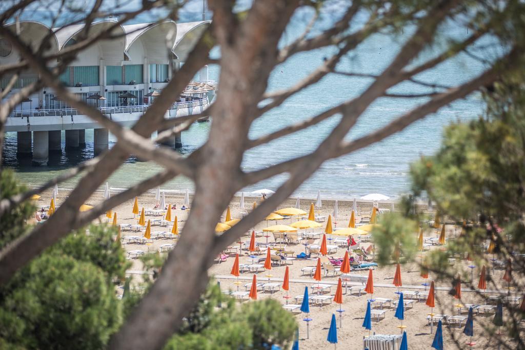 Hotel Luna Lignano Sabbiadoro Buitenkant foto